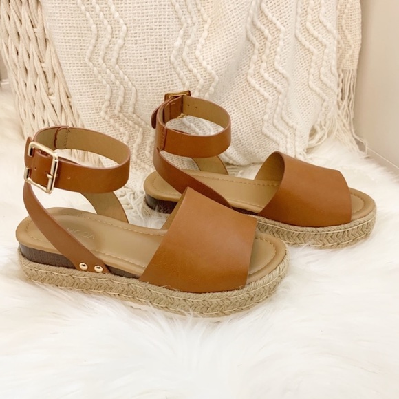 NEW Luna Platform Sandal- in Cognac - Picture 3 of 6